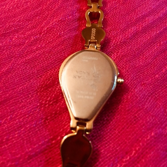 Titan Raga Gold Metal Jewellery Design, Bracelet - Picture 3 of 6